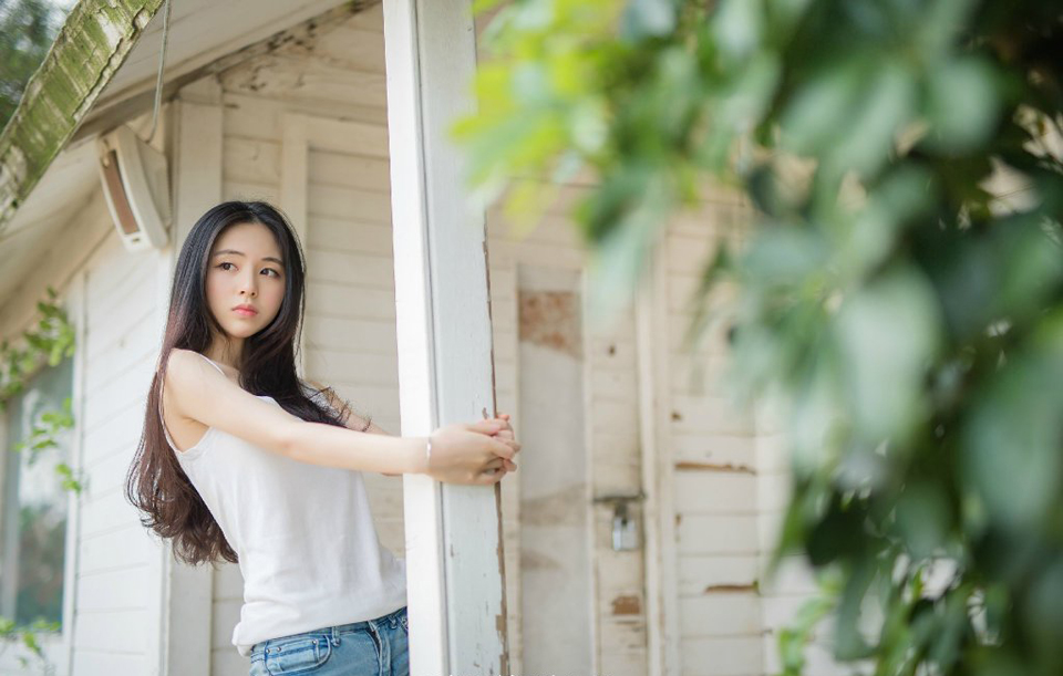 正常部队在被敌人攻上城墙的时候，不可避免的会惊慌失措，或者说士气大降吧，但这些胡人眼中，却根本没有这一类的情绪，有的只是一股莫名的兴奋。